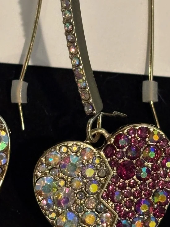✨Betsey Johnson Iridescent & Pink Crystal Heart Drop Earrings✨ - Picture 9 of 14